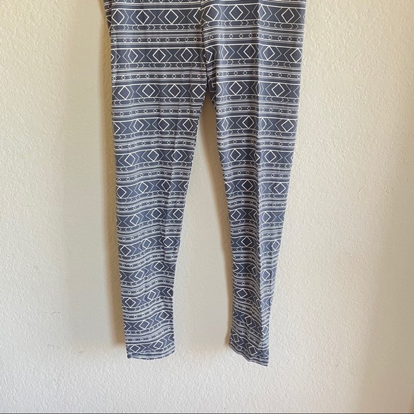 NWT Victoria’s Secret PINK Gray Fashion Leggings - Picture 3 of 8